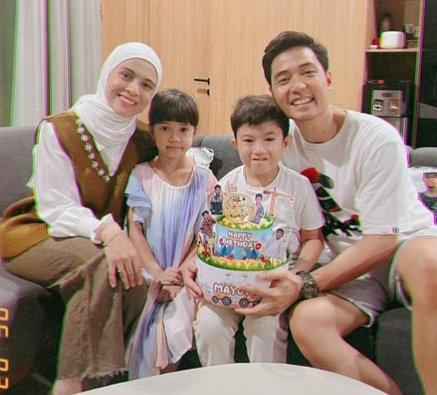 Nycta Gina dan Rizky Kinos Rayakan Anniversary ke-9, Hadiahnya Kasih Sayang yang Tulus serta Tumblr untuk Ngopi