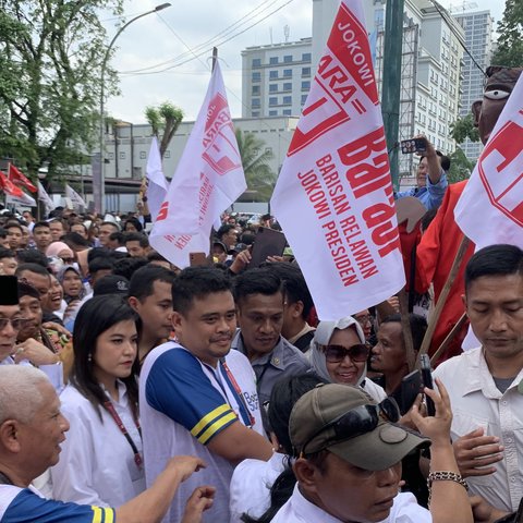 Bobby Nasution-Surya mendaftar ke KPU Sumut.