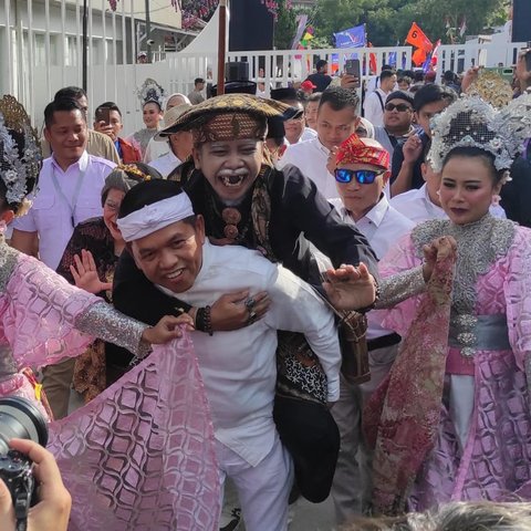 Dedi Mulyadi-Erwan Setiawan mendaftar ke KPU Jabar