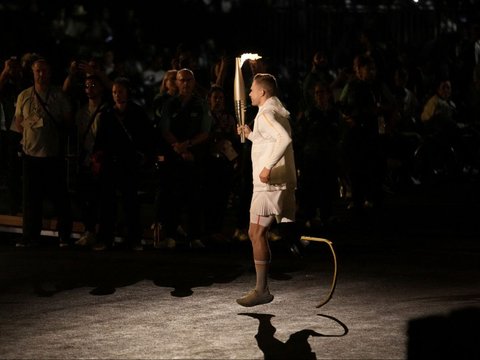 FOTO: Semarak Pembukaan Paralimpiade Paris 2024, Kontingen Indonesia Tampilkan Kekayaan Nusantara dalam Defile yang Memukau