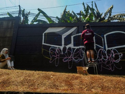 FOTO: Berantas Vandalisme, Karya Sepuluh Seniman Mural Terbaik Hiasi Gerbong Saat HUT ke-16 KAI Commmuter