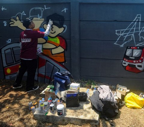 FOTO: Berantas Vandalisme, Karya Sepuluh Seniman Mural Terbaik Hiasi Gerbong Saat HUT ke-16 KAI Commmuter