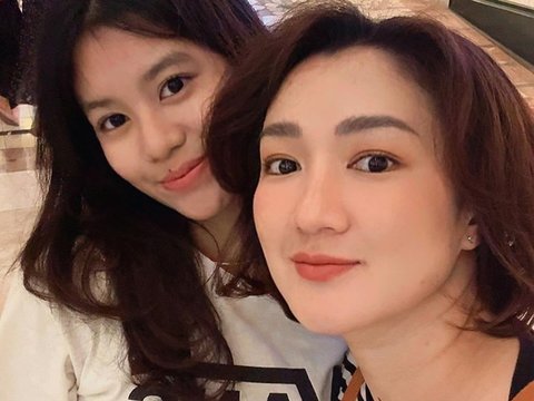 Jarang Tersorot, ini Potret Cantik Radinka Mikayla Anak Melly Mono Kini Menginjak Usia 16 Tahun