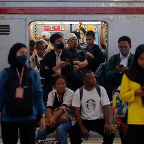 Menyorot Rencana Subsidi Tarif KRL Jabodetabek Berbasis NIK, Adilkah Untuk Semua Penumpang?