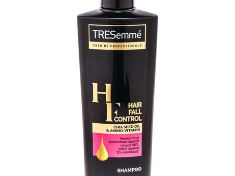 1. TRESemmé Hair Fall Control Shampoo: Melindungi Rambut dari Kerusakan