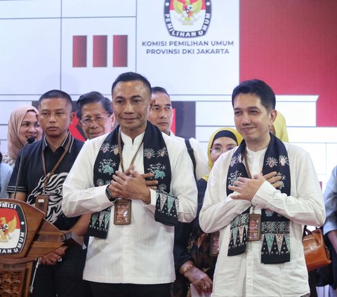 FOTO: Senyum Dharma Pongrekun-Kun Wardana Daftar Pilkada Jakarta Tanpa Kekuatan Politik