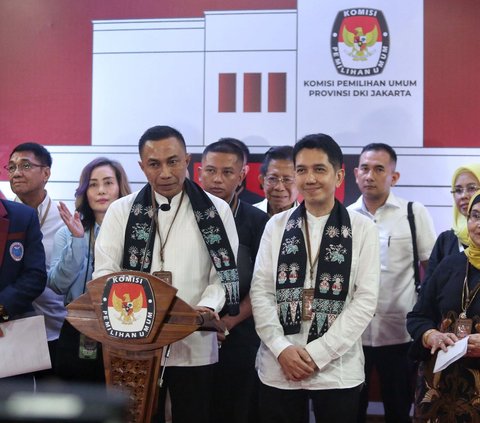 FOTO: Senyum Dharma Pongrekun-Kun Wardana Daftar Pilkada Jakarta Tanpa Kekuatan Politik