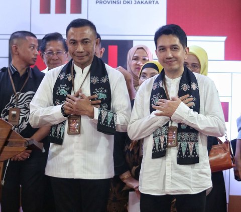 FOTO: Senyum Dharma Pongrekun-Kun Wardana Daftar Pilkada Jakarta Tanpa Kekuatan Politik