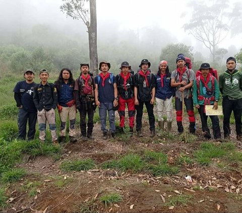 The Excitement of Climbing Mountains While Learning About Nature Together with the Mountaineering Community