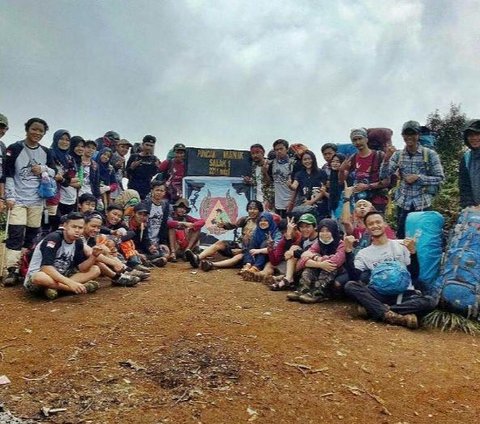 The Excitement of Climbing Mountains While Learning About Nature Together with the Mountaineering Community