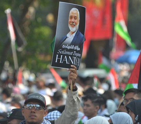 FOTO: Geruduk Kedubes AS, Ribuan Pendukung Palestina Gelar Aksi Solidaritas untuk Pemimpin Hamas Ismail Haniyeh