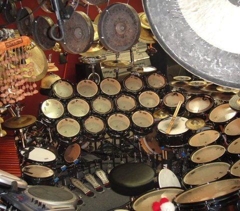 Melihat Drum Set Terbesar di Dunia yang Ukurannya Hampir Satu Rumah, Ada di Museum Musik Jatim Park 3