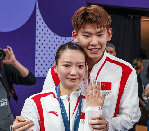 Sweet Moment of Chinese Badminton Athlete Huang Yaqiong Being Proposed After Winning Gold at the 2024 Paris Olympics