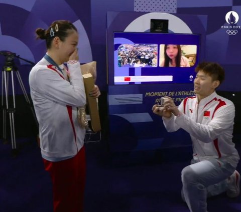 Sweet Moment of Chinese Badminton Athlete Huang Yaqiong Being Proposed After Winning Gold at the 2024 Paris Olympics