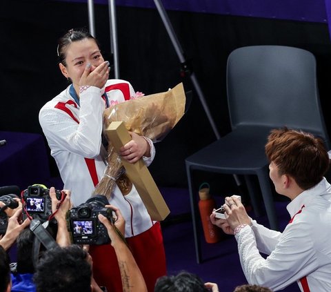 Sweet Moment of Chinese Badminton Athlete Huang Yaqiong Being Proposed After Winning Gold at the 2024 Paris Olympics