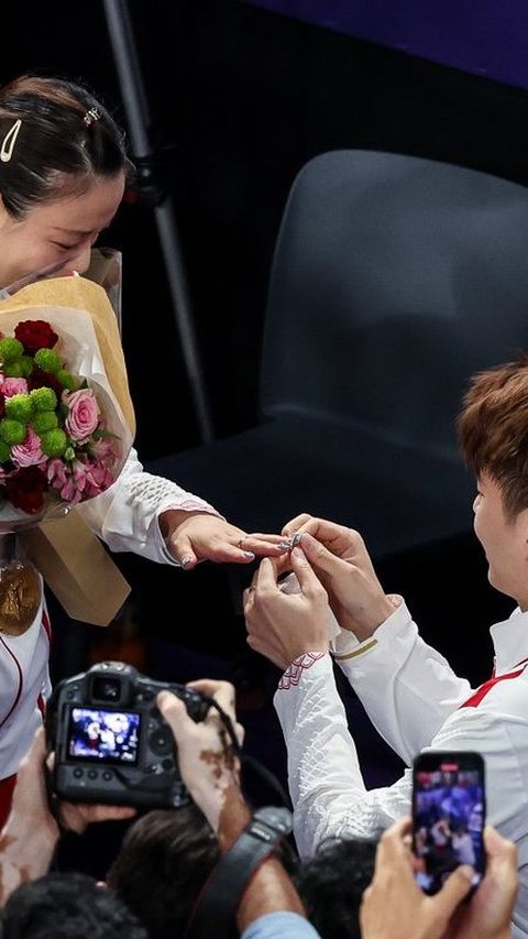 Sweet Moment of Chinese Badminton Athlete Huang Yaqiong Being Proposed After Winning Gold at the 2024 Paris Olympics