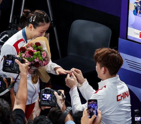 Sweet Moment of Chinese Badminton Athlete Huang Yaqiong Being Proposed After Winning Gold at the 2024 Paris Olympics