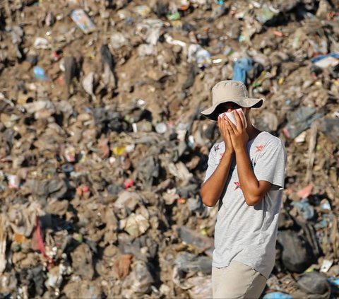 FOTO: Nestapa Pengungsi Palestina Hidup Berdampingan dengan Sampah Menggunung di Jalur Gaza