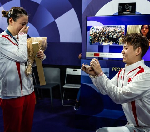 FOTO: Momen Romantis Atlet China Huang Ya Qiong Dilamar Kekasih Usai Raih Medali Emas Olimpiade Paris 2024