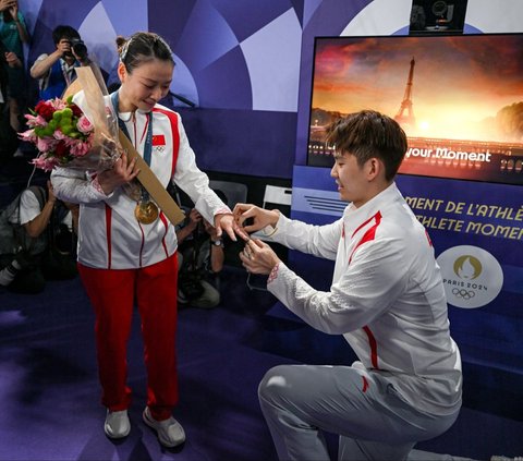 FOTO: Momen Romantis Atlet China Huang Ya Qiong Dilamar Kekasih Usai Raih Medali Emas Olimpiade Paris 2024