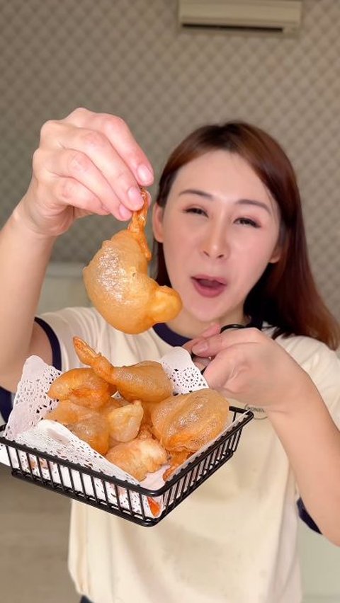 Shrimp Balloon, A Crunchy Shrimp Snack with a Unique Shape