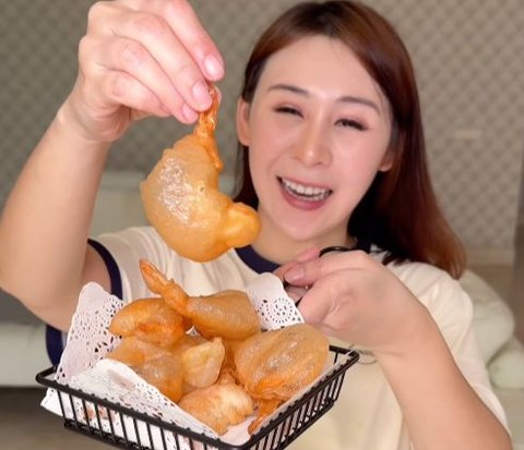 Shrimp Balloon, A Crunchy Shrimp Snack with a Unique Shape