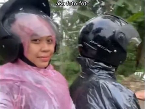 Not a Friend, Let Alone a Boyfriend, This Girl Climbs to the Peak of the Mountain Accompanied by Her Father