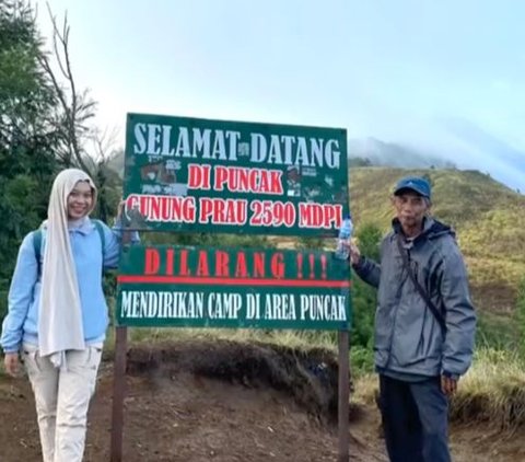 Not a Friend, Let Alone a Boyfriend, This Girl Climbs to the Peak of the Mountain Accompanied by Her Father