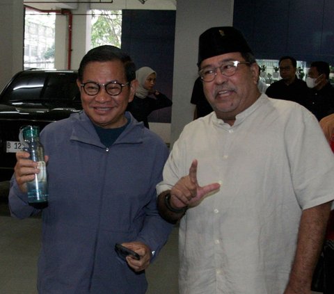 Pasangan bakal calon gubernur-bakal calon wakil gubernur yang diusung PDIP, Pramono Anung dan Rano Karno saat tiba di RSUD Tarakan, Jakarta, Jumat (30/8/2024). Pramono-Rano Karno menjadi paslon pertama yang dijadwalkan menjalani tes kesehatan sebagai tahapan proses Pilkada Jakarta. Foto: Liputan6.com/Herman Zakharia