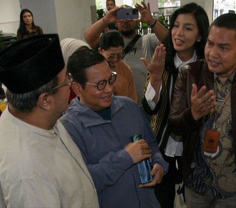 FOTO: Momen Pramono-Rano Karno Jalani Tes Kesehatan untuk Pilkada Jakarta, Diwarnai Raut Deg-degan Takut Disuntik