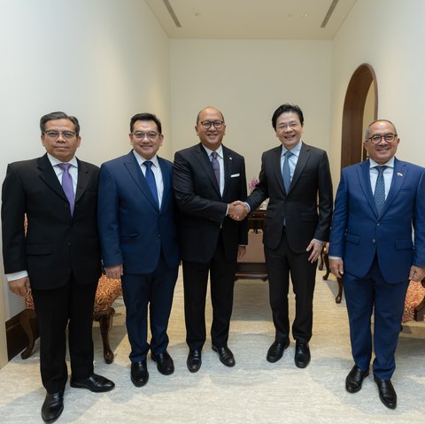 Menteri Investasi/Kepala Badan Koordinasi Penanaman Modal (BKPM) Rosan Roeslani bertemu dengan PM Singapura, Lawrence Wong