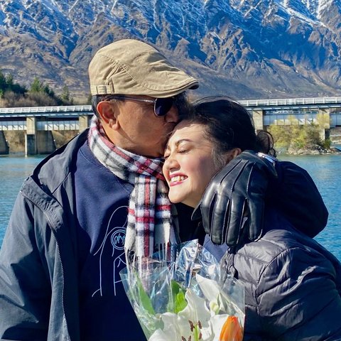 Potret Bella Saphira dan Suami di Selandia Bsru