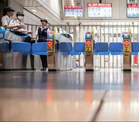 FOTO: Layanan Kereta Cepat Shinkansen Lumpuh Akibat Terjangan Topan Shanshan di Jepang