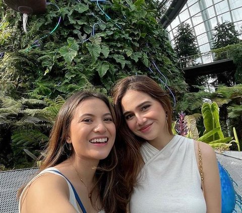 7 Unexpected Meeting Photos of El Rumi, Syifa Hadju, and Marsha Aruan in Bali, Not Greeting Each Other?