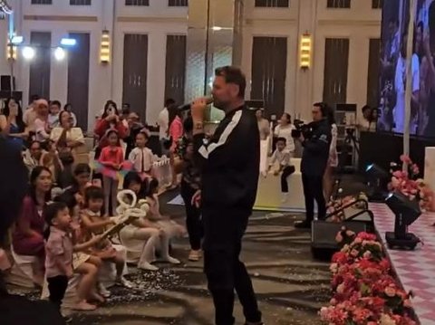 Viral Ultah Anak Satu Tahun Undang Brian McFadden Eks Westlife, Momennya jadi Perbincangan