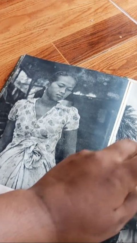 Pria Ini Temukan Buku Album Foto Jadul Tahun 1949, Ini Penampakannya