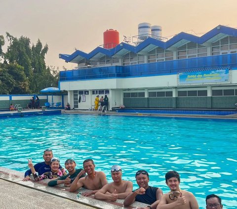 Fun Swimming Together with Jakarta Swim Community