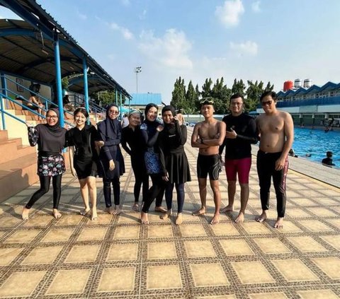 Fun Swimming Together with Jakarta Swim Community