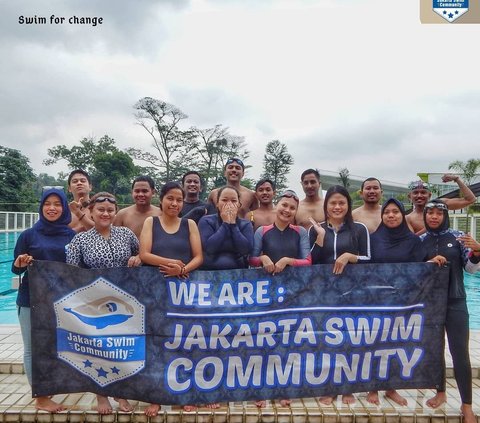 Fun Swimming Together with Jakarta Swim Community