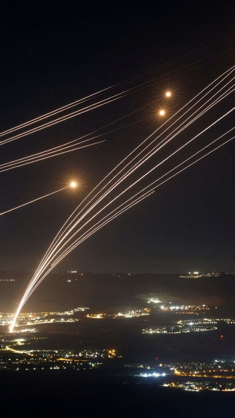 FOTO: Potret Mencekam Israel Dihujani Roket Hizbullah Lebanon, Iron Dome Sibuk Tangkis Serangan