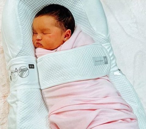 Cantik dan Menggemaskan, Potret Baby Zeya ANak Tengku Dewi dan Andrew Andika yang Curi Perhatian