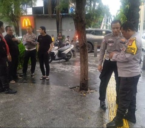 9-Year-Old Boy Drives Car in Kemang, Crashes into Another Car and Motorcycle