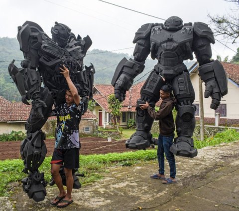 FOTO: Keren! Kostum Robot Hulkbuster Buatan Ciamis Ini Diminati Pasar Internasional