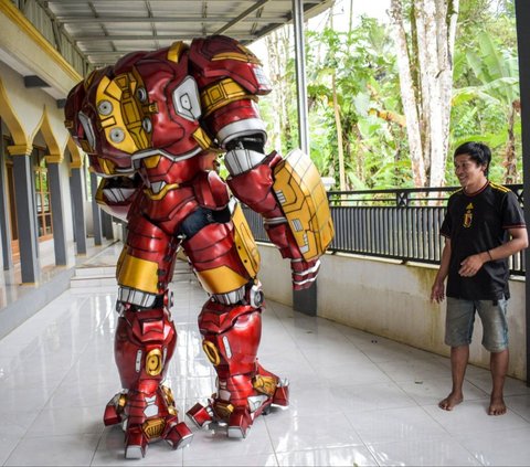 FOTO: Keren! Kostum Robot Hulkbuster Buatan Ciamis Ini Diminati Pasar Internasional