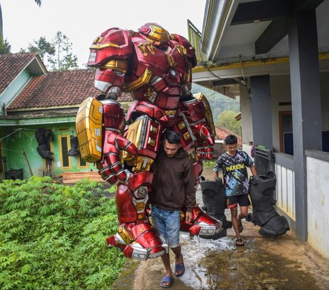 FOTO: Keren! Kostum Robot Hulkbuster Buatan Ciamis Ini Diminati Pasar Internasional