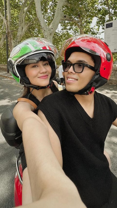 10 Potret Aaliyah Massaid dan Thariq Halilintar saat Honeymoon di Italia, Jalan-jalan Naik Vespa Romantis Banget!<br>