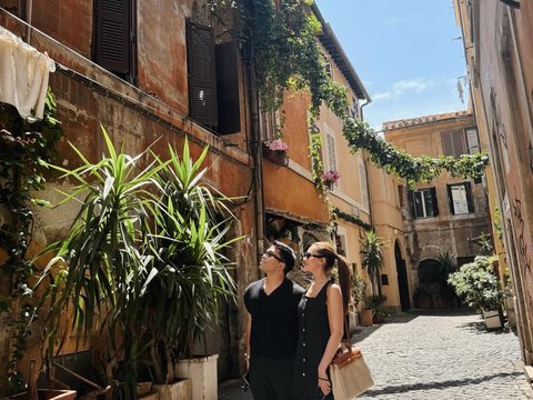 10 Potret Aaliyah Massaid dan Thariq Halilintar saat Honeymoon di Italia, Jalan-jalan Naik Vespa Romantis Banget!