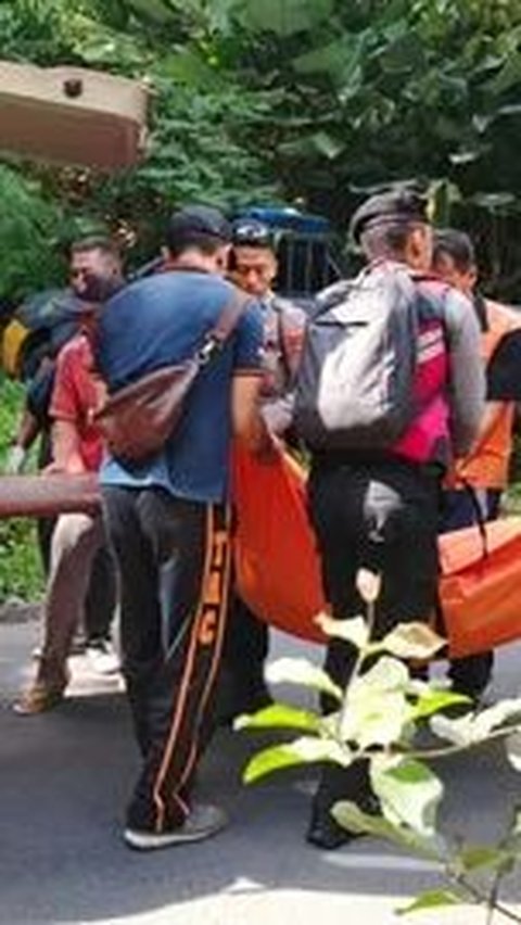 Kronologi Bule Italia Jatuh saat Selfie di Air Terjun, Berujung Tewas