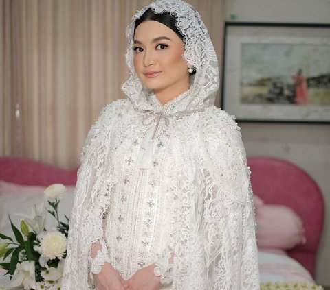 Portrait of the Luxurious Fashion of the Daughter of the Gresik Pond Owner Whose Wedding Was a Sensation and Went Viral