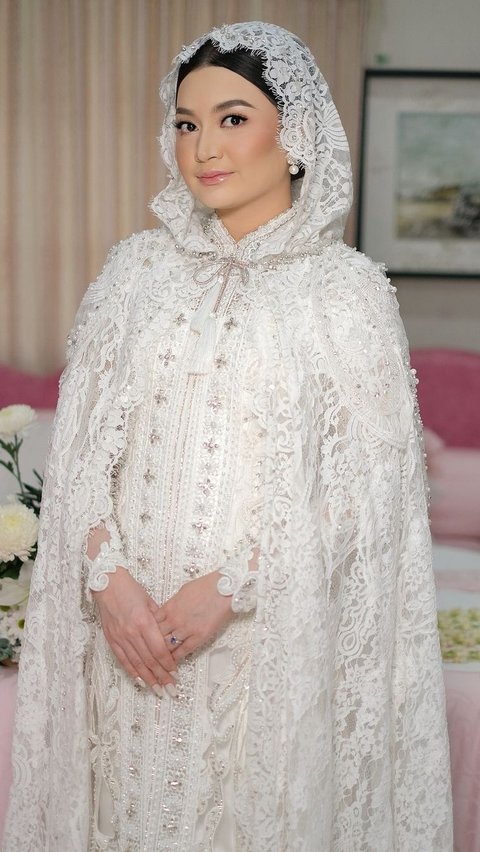 Portrait of the Luxurious Fashion of the Daughter of the Gresik Pond Owner Whose Wedding Was a Sensation and Went Viral